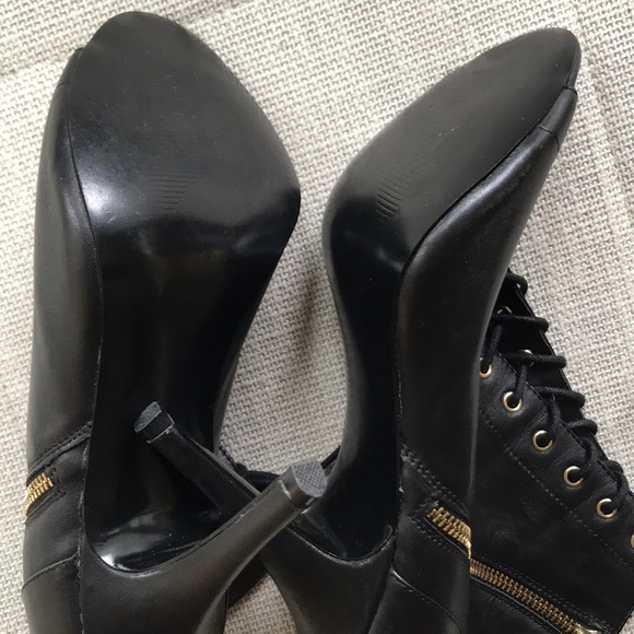 💥💥💥Black Leather Zip and Tie Booties💥💥💥 - Picture 4 of 8